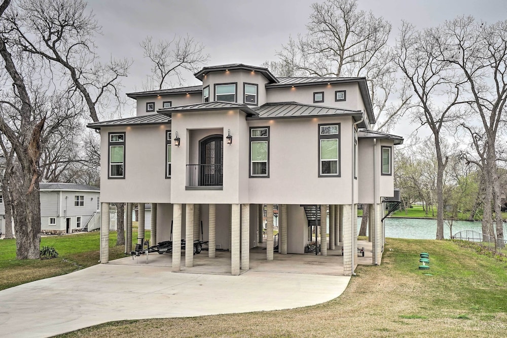 Riverfront Seguin Escape w/ Dock & Paddleboards! view 5