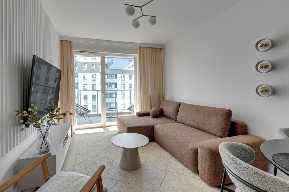 Horizon 63 Superior by Grand Apartments