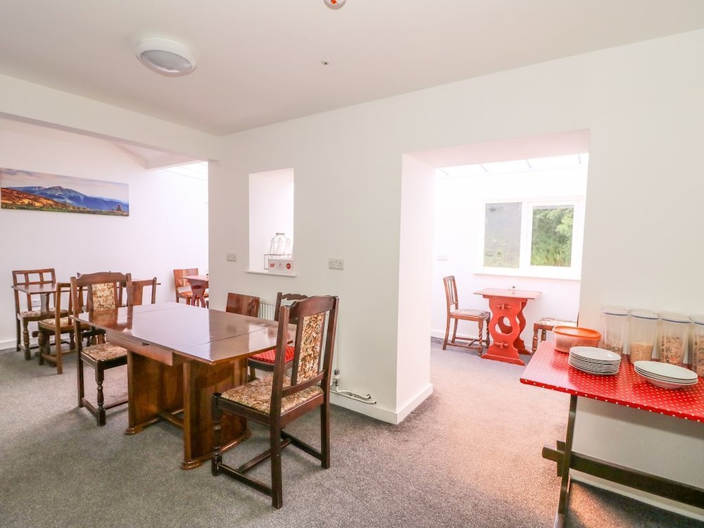 Swansea Vacations - Old Tredegar Arms - Property Image 10