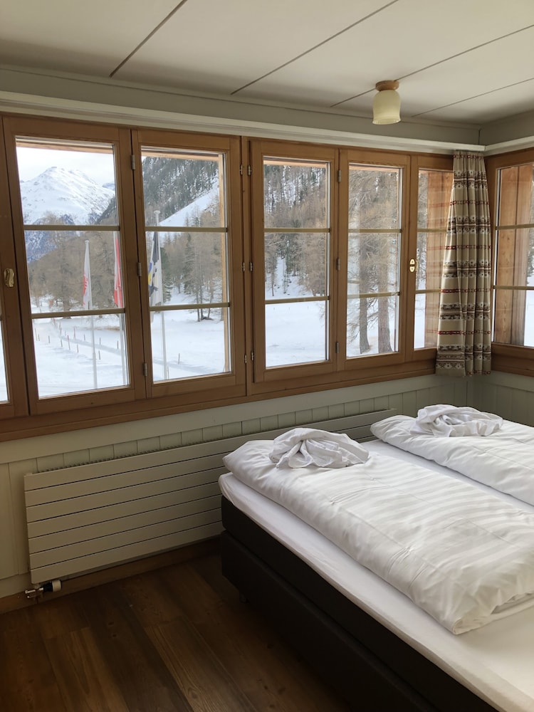 Spinas Gasthaus Val Bever - Hostel