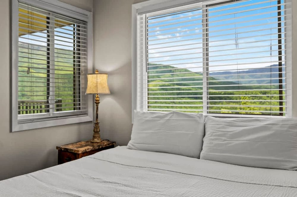 Sleeps 6 Mountain Views Heated Pool Playground