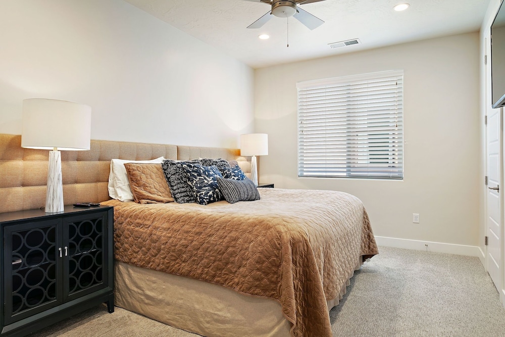 5 Star Zions St George Retreat by RedAwning view 3