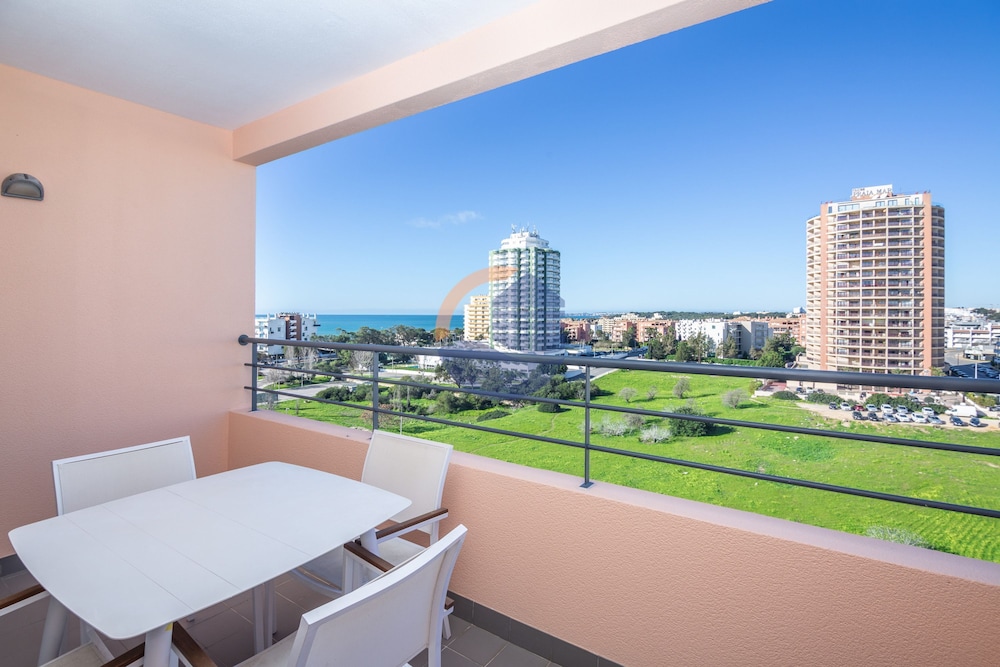 10 in Portim o With 1 Bedrooms and 1 Bathrooms