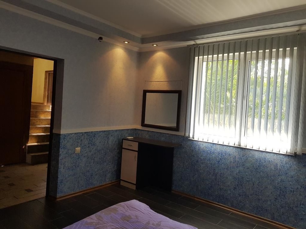 Mirniy Sun Cottage view 4