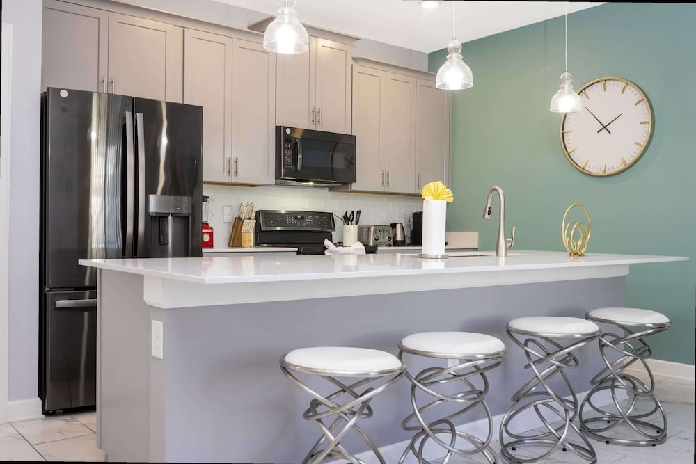 Stunning 4Bd Near Disney w Pool Storey Lake 4369