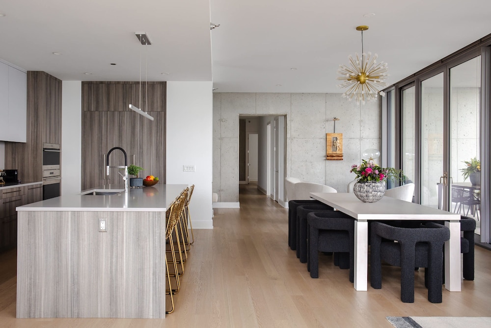 The Lyra Luxury Group Getaway - Two Penthouses