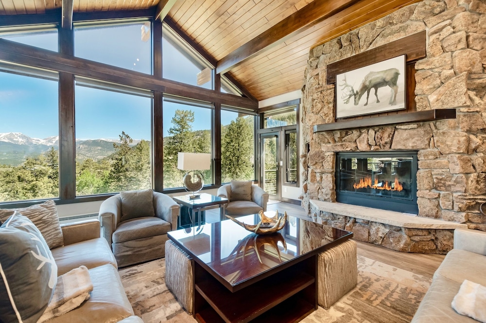 Hyler Mountain Lodge Luxury Vacation  At Windcliff 5 Bedroom Home by RedAwning view 5