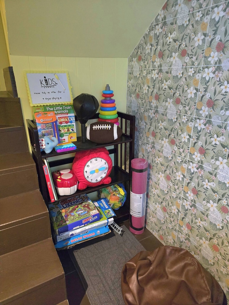 Homey Home UP Themed Near MRT Samyot