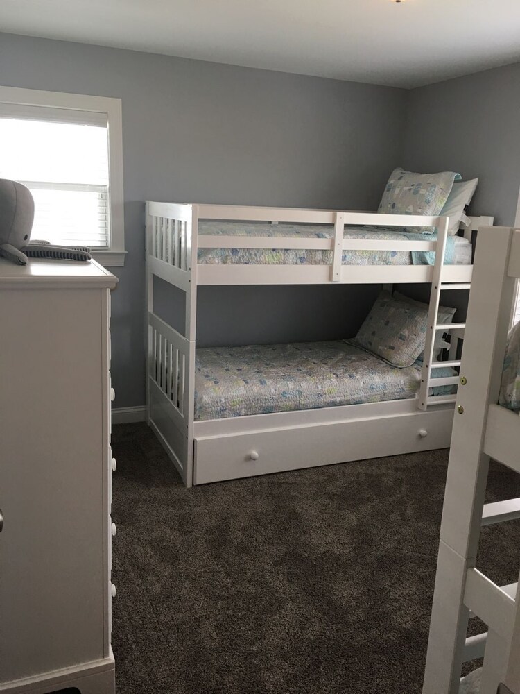 Best Day Ever 4 Bedroom Home by RedAwning