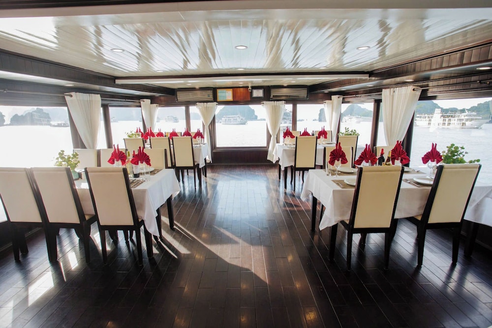 Vietsails cruises