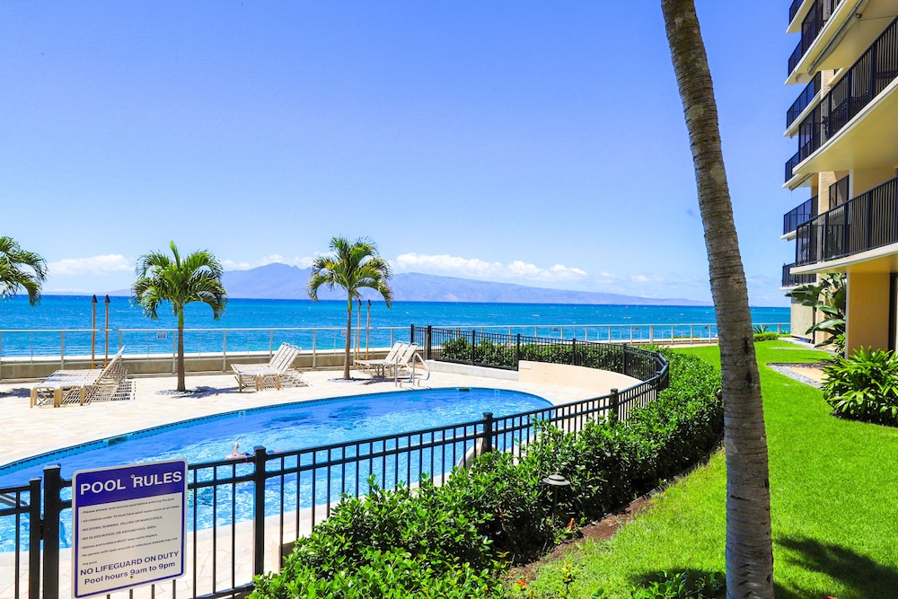 Hotel Hololani Resort - Image 1