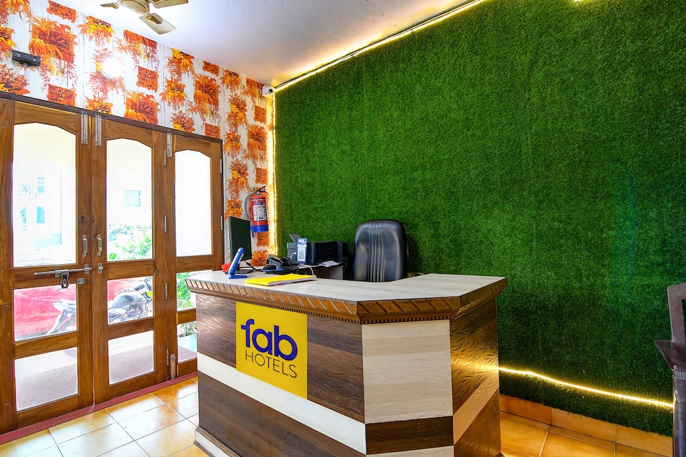 Lobby & Reception