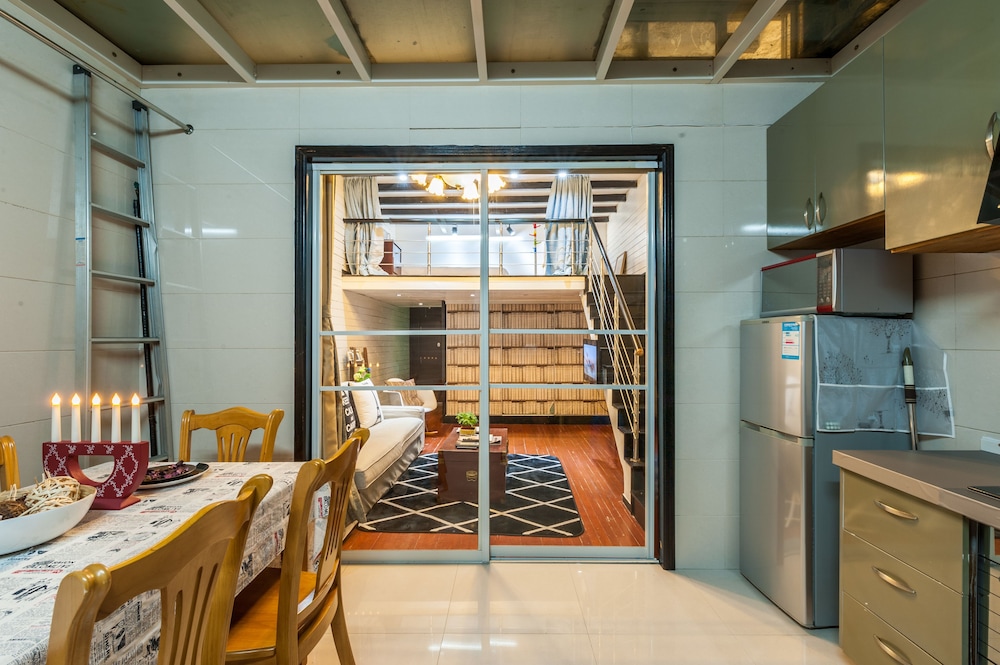 Qiyu Homestay - West Nanjing Road Branch