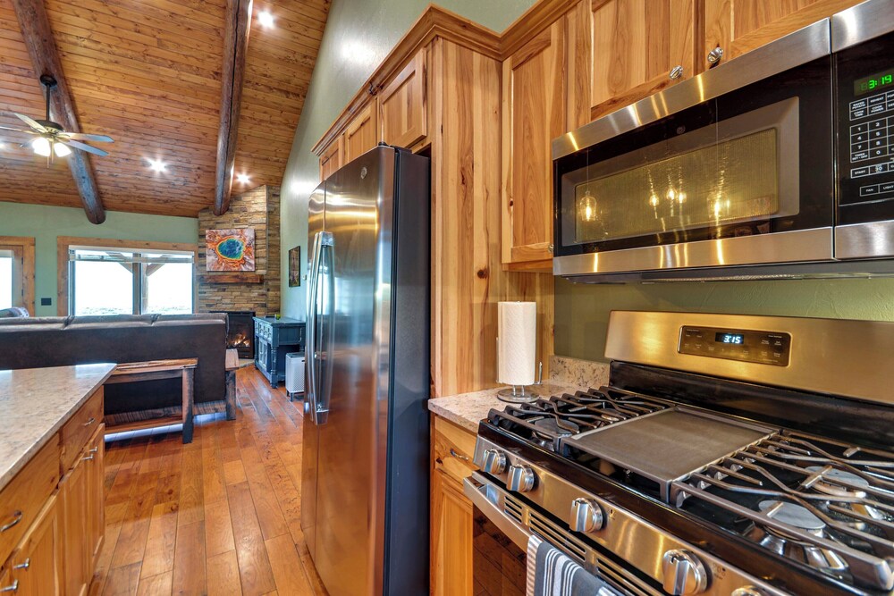Spacious Cody Townhome: Private River Access!