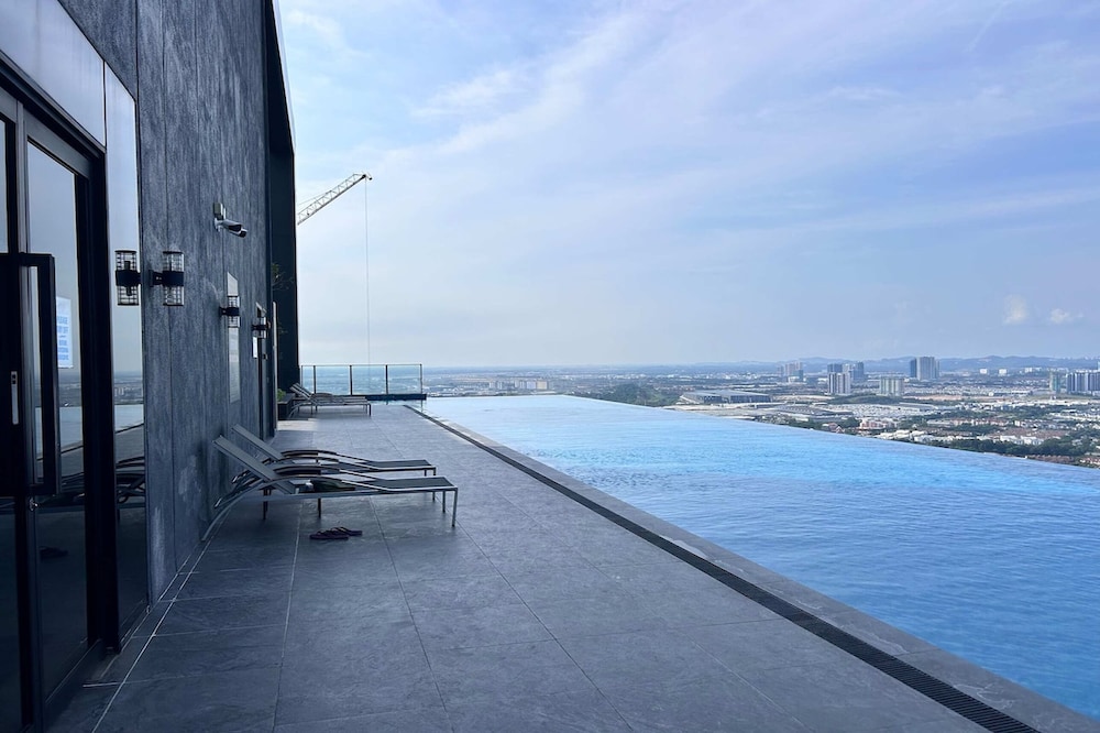 I-City Holiday KL Suites
