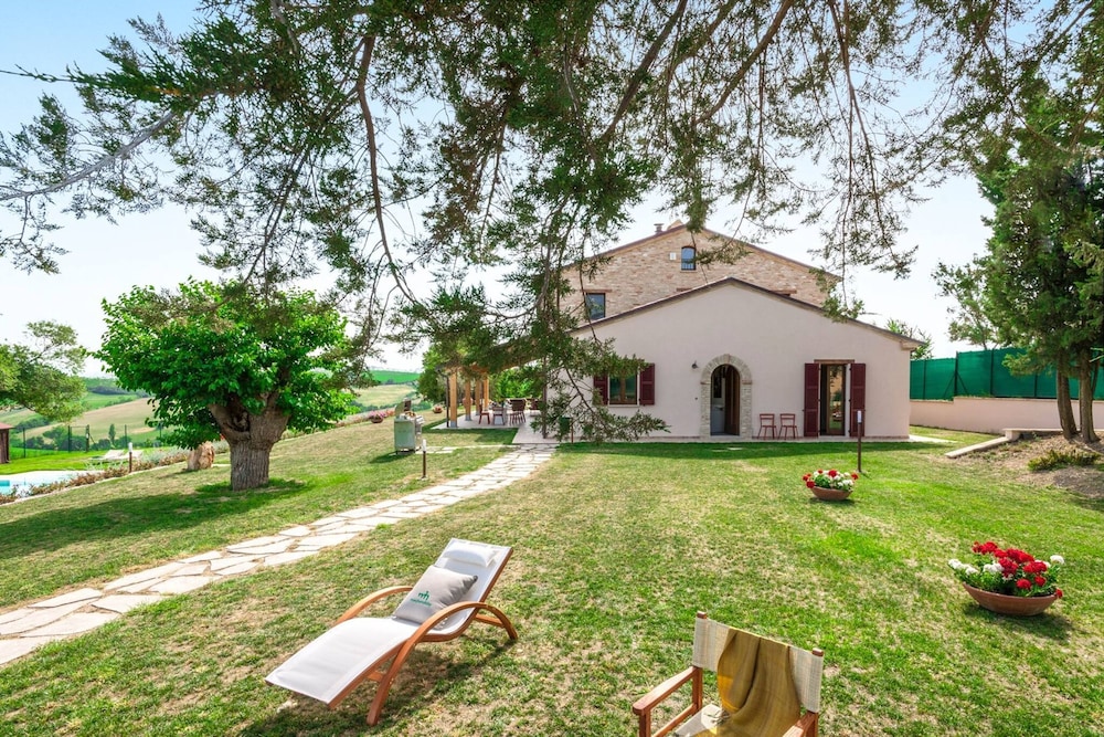 I Gelsi 12 2 by Marche Holiday Villas