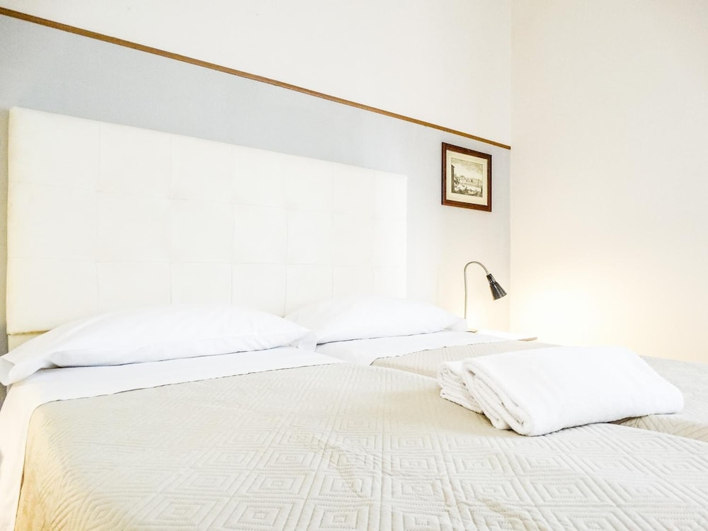 Iris Florentina photo 5