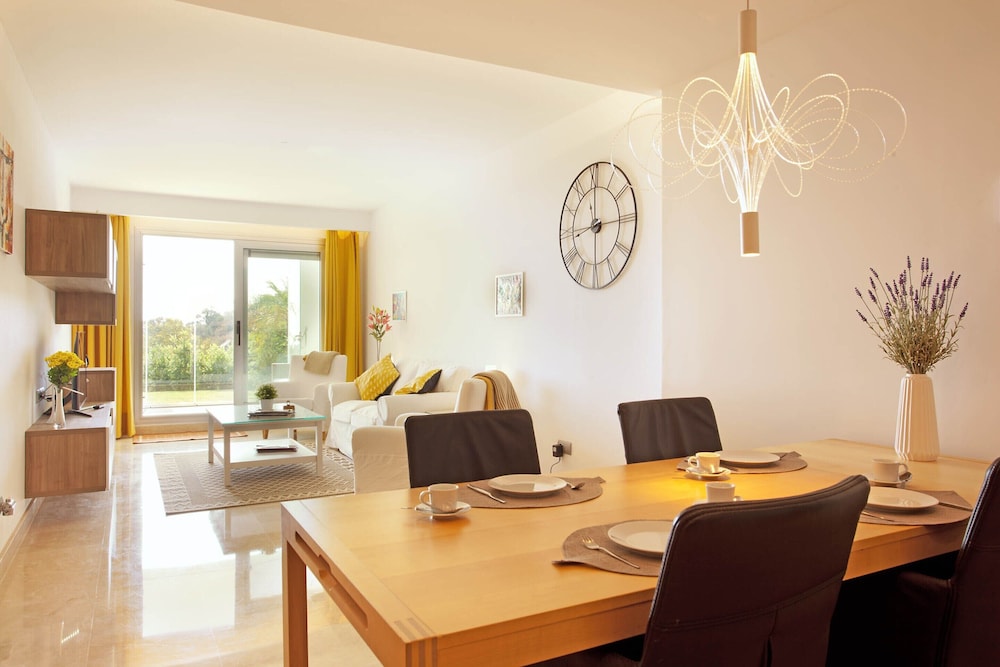 Ojen Apartment Near Golf