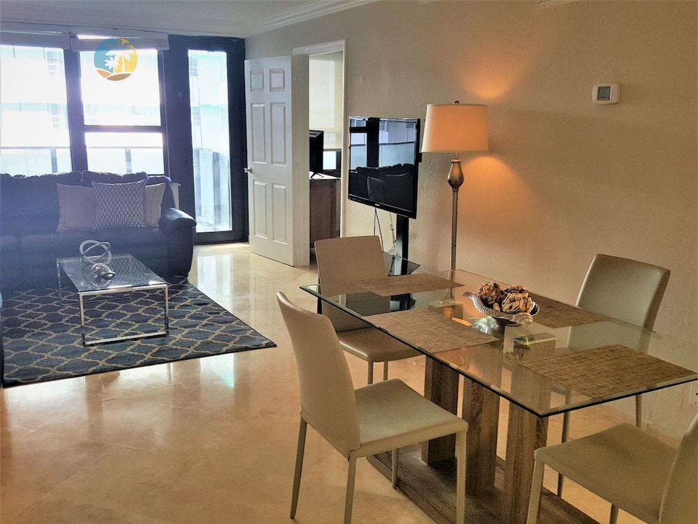 Cozy 2 Bedroom With Ocean Views - 510