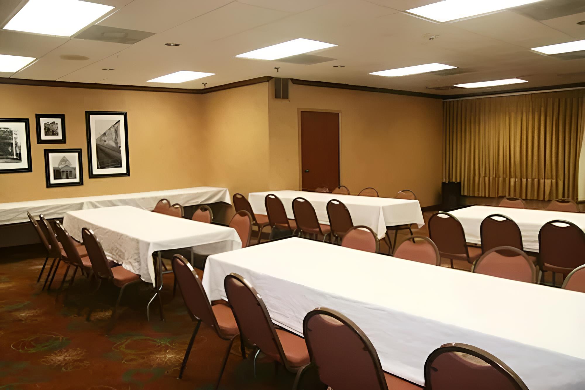 Cape Girardeau Vacations - Auburn Place Hotel And Suites - Property Image 8
