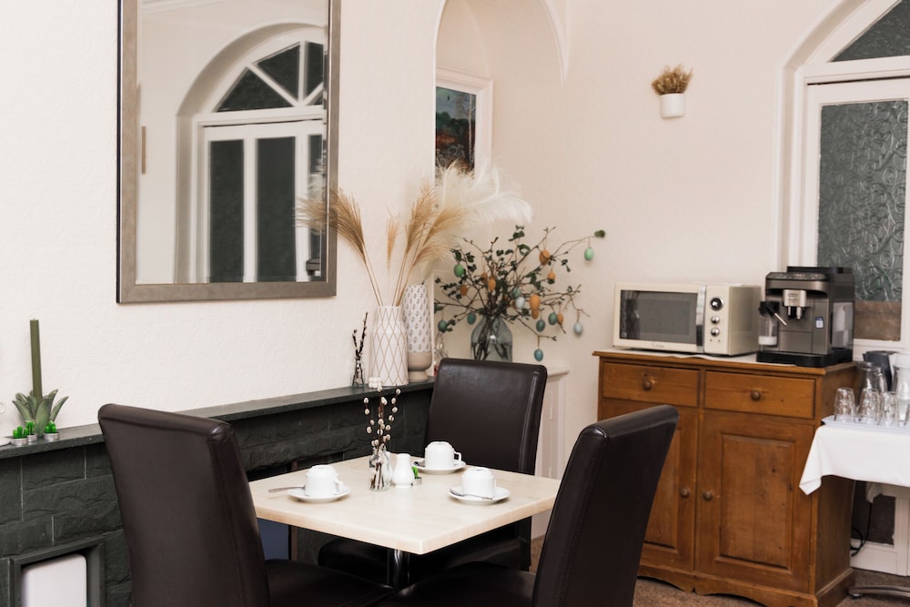 Denecrest Guest House