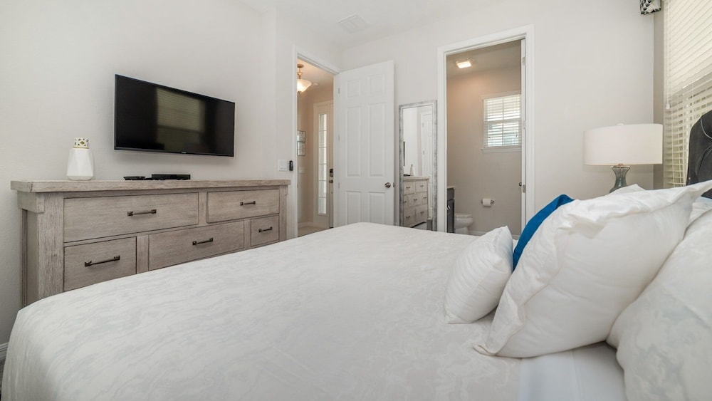 Solara Resort 4 Bedroom Home with Private Pool 4 Home