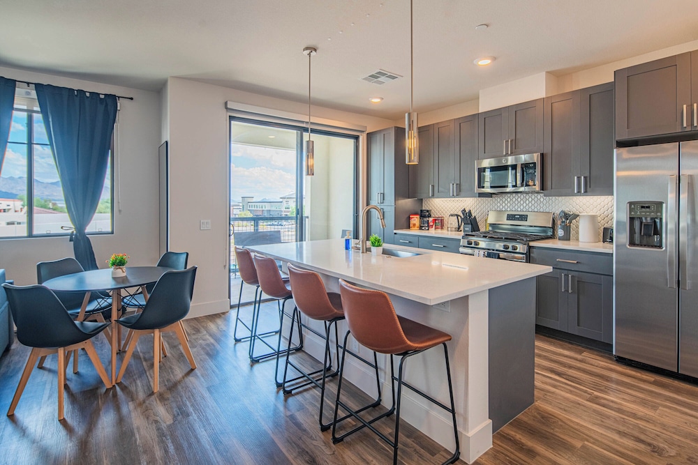 ROVE LIVING/KB - Scottsdale Grand
