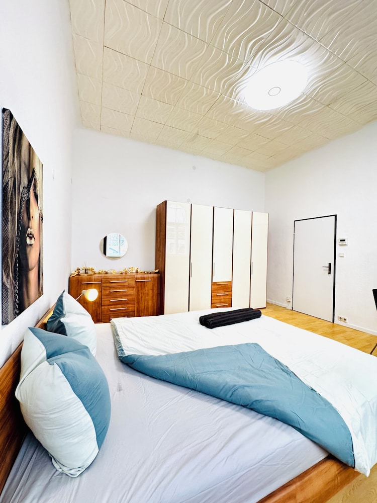 Cozy 2 Room Stay for 5 Near Stadthalle