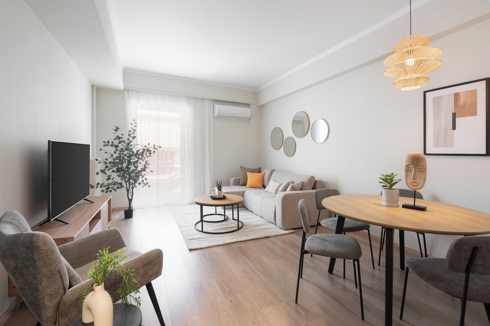 Classic Apartment in Piraeus, walk to Zeas Marina
