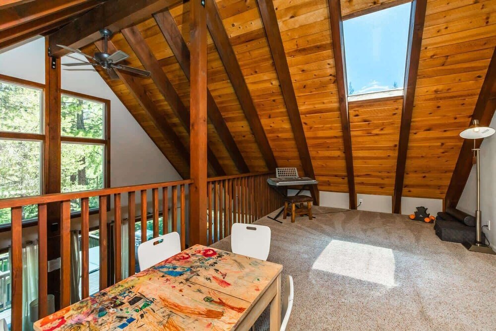 Alder Creek Paradise - Tree-lined Cabin Stay for 7