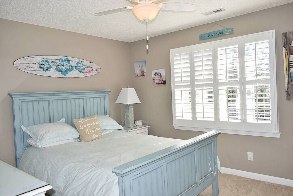 The Bucket List 4 Bedroom Home by Redawning view 3