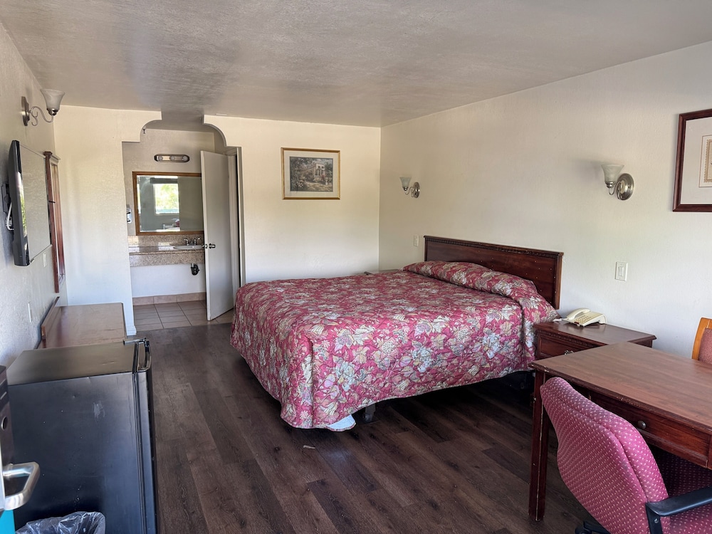 Royale Inn Motel