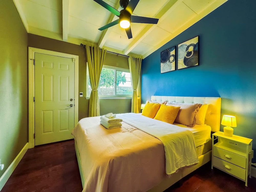 3B Achome Parking Wifi Fully Fenced Yard Jacuzzi