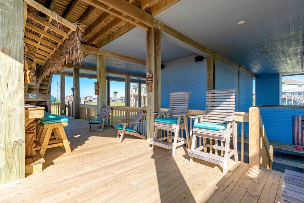 Just One More Day 4 Bedroom Home by RedAwning
