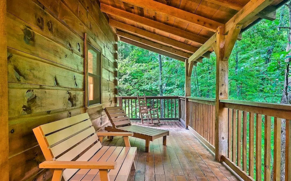 Hunter Hills Haven - Secluded Luxe Cabin Getaway With Mountain Views Spa Hot Tub Game Room