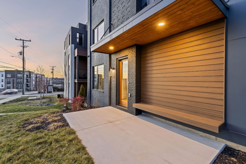 Two Homes Hot Tub Rooftop Deck in Nashville
