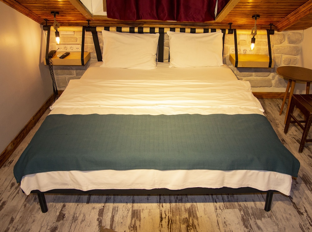 Hot Budget - Image 6