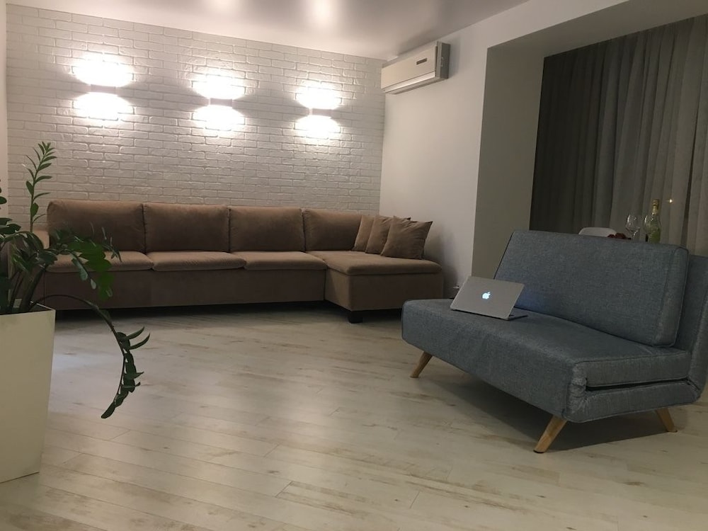 Apartment on Okeanskiy Pr. 90 view 3