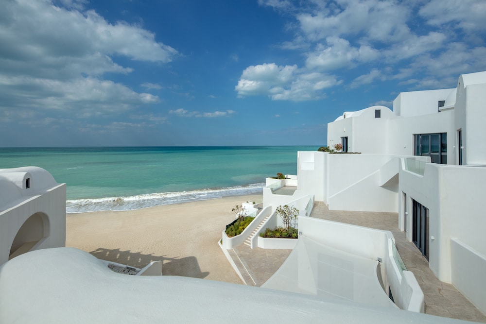 Anantara Santorini Abu Dhabi Retreat - Adults Only