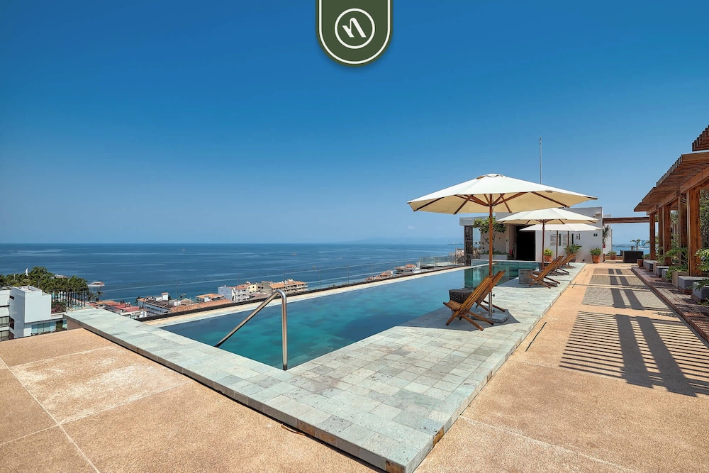 Oceanview Condo With Amazing Rooftop Pool - Gym
