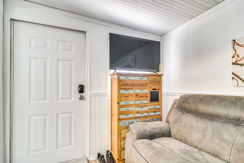 10 Mi to Beaches: Home w/ Pool Access in Largo!