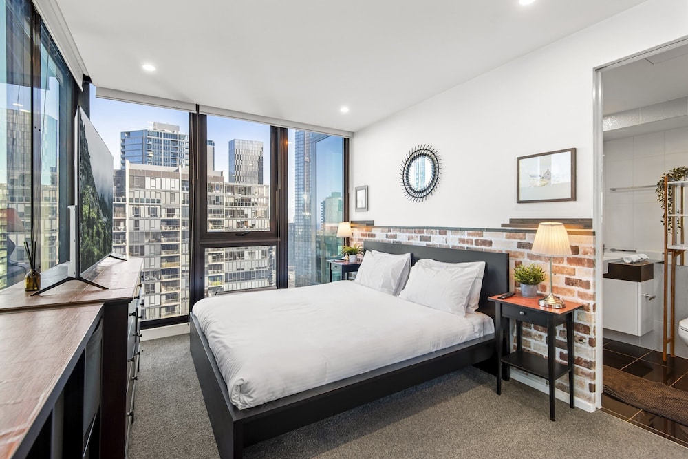 Chic 2-bed Apartment With Balcony in Southbank