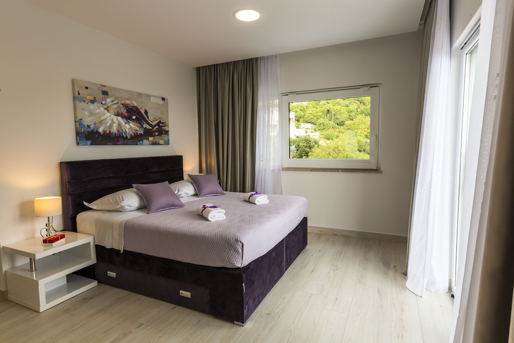 Charming 3-bed Holiday Home at Primrose Valley view 2