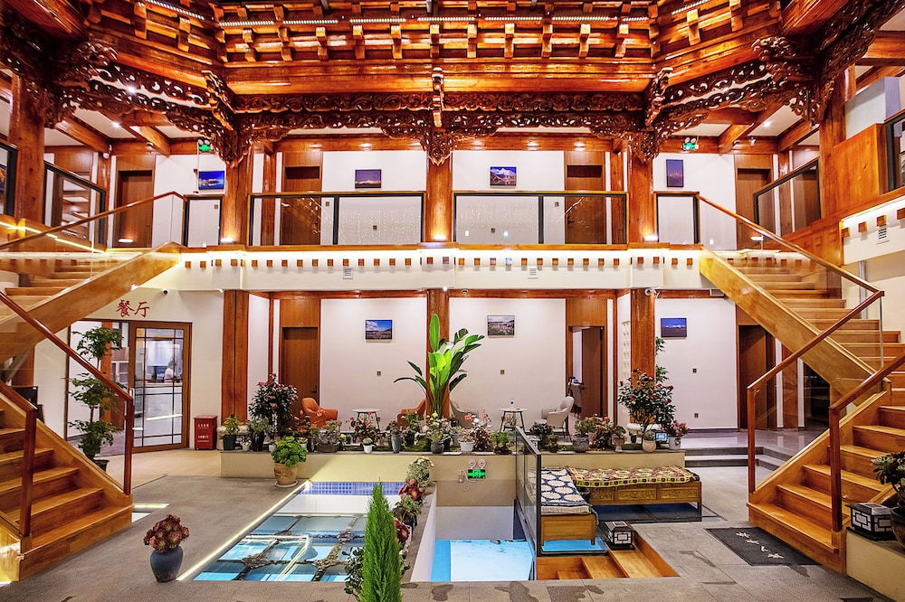 Namzhuo Tibetan-style Courtyard Manor