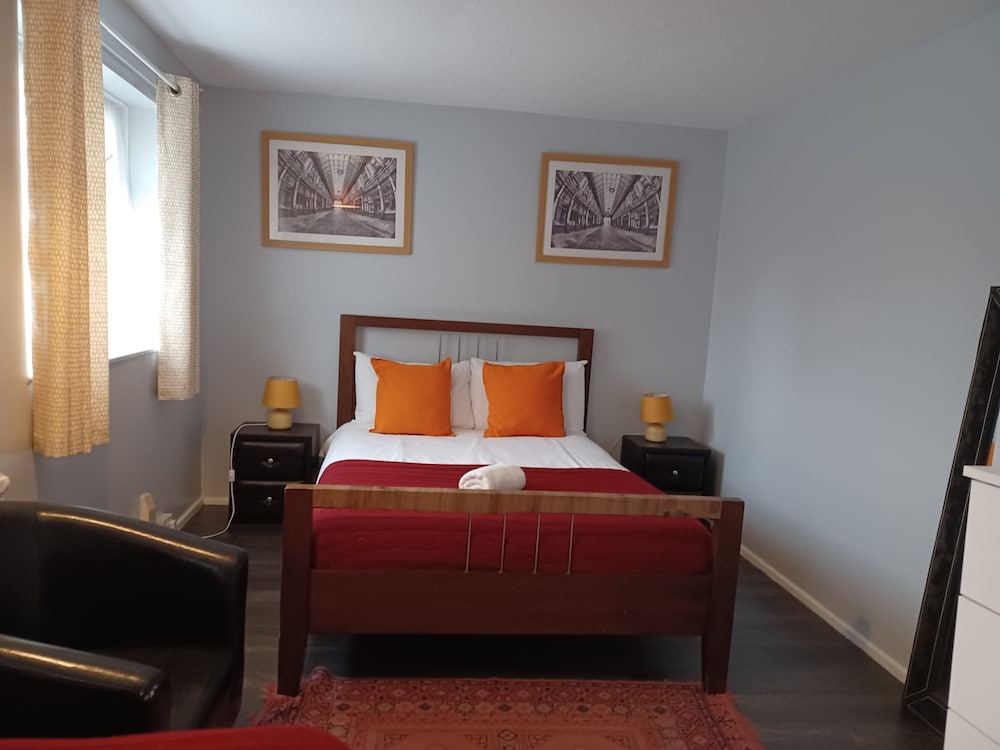 Poynters House - Huku Kwetu Luton view 3