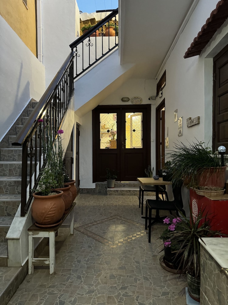 Eleni Rooms