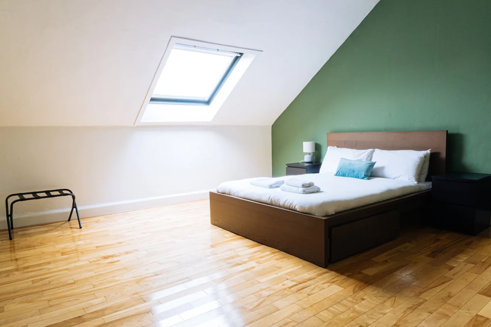 Grade A Listed 2 Bedroom In Edinburgh view 3