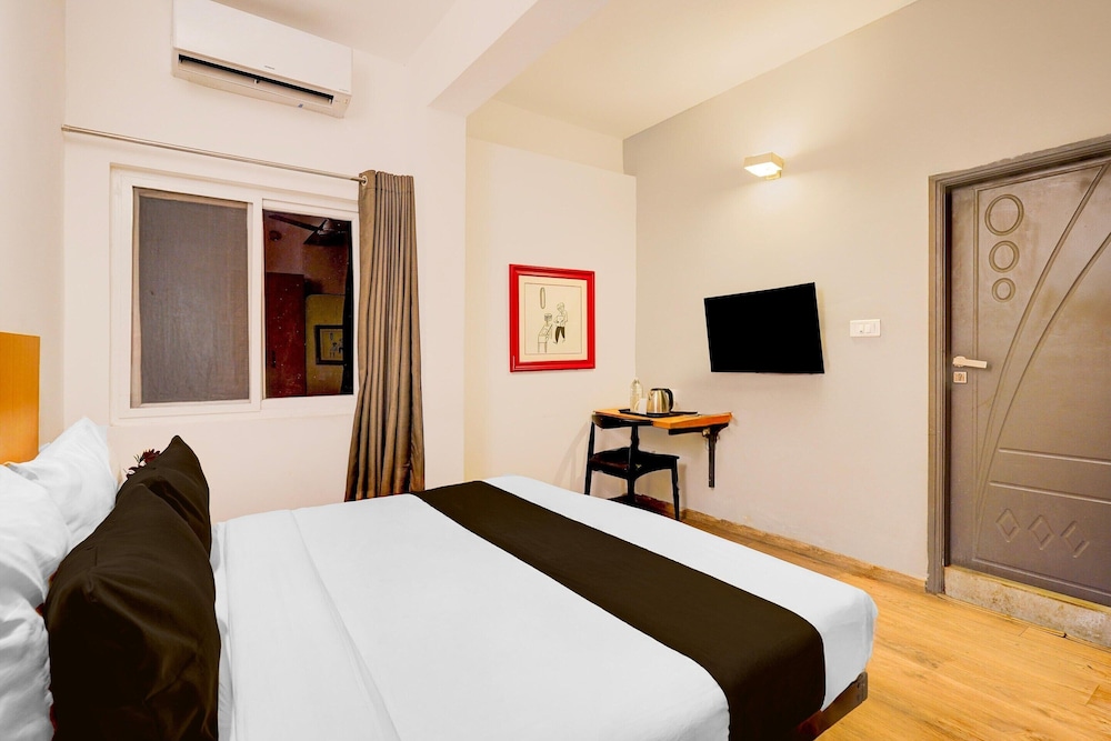 Spacious Comfort Stays Near Aerospace Museum