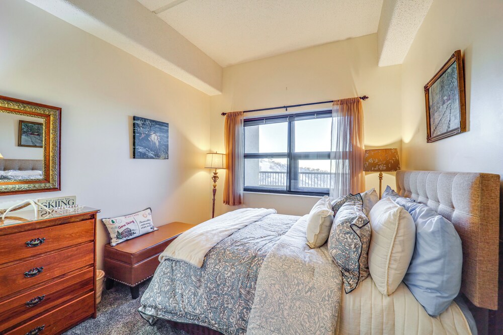 Slope Views & Ski In/out: Sugar Mtn Condo W/pool