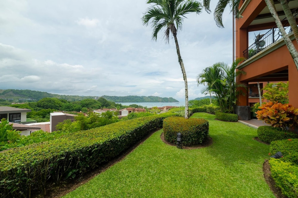 Montebello 2E 3bdrm 3bath Ocean View